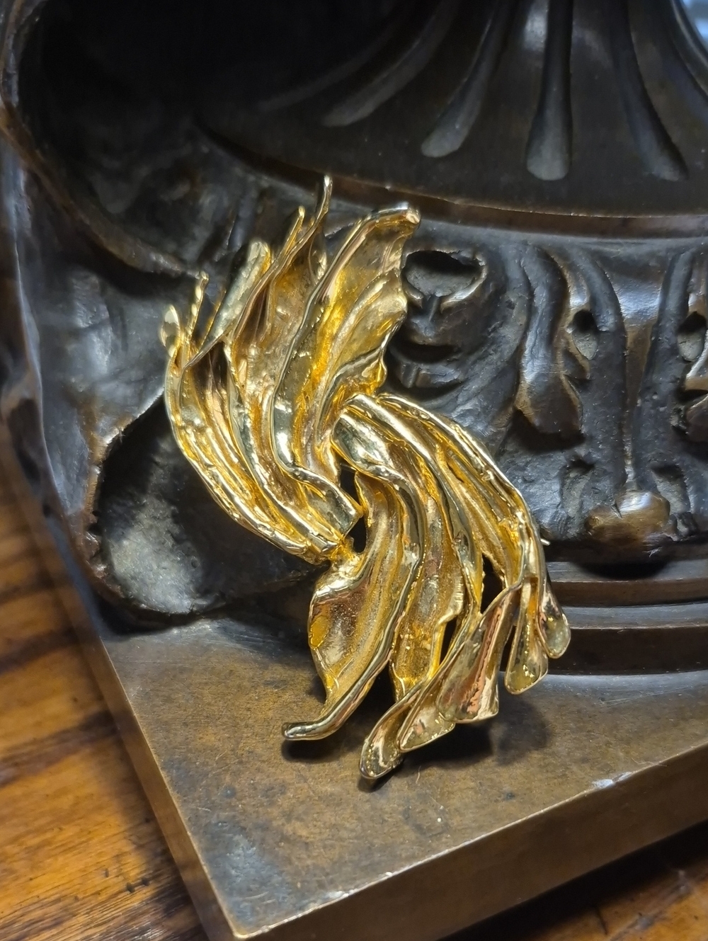 Vintage Gold-tone Leaf Swirl Biush Brooch